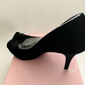 Nina Black Satin Heels Peep Toe with Bow Detail Brand New Original Box Size 8.5